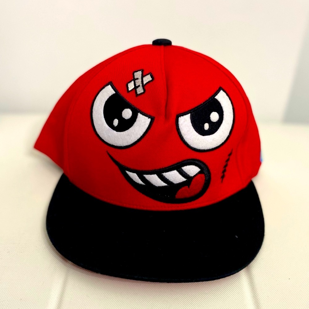 Red cap with face - Picture 4 of 5